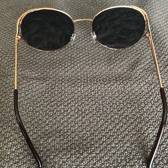 Rose gold mirrored lenses sunglasses. No script. - Picture 3 of 7
